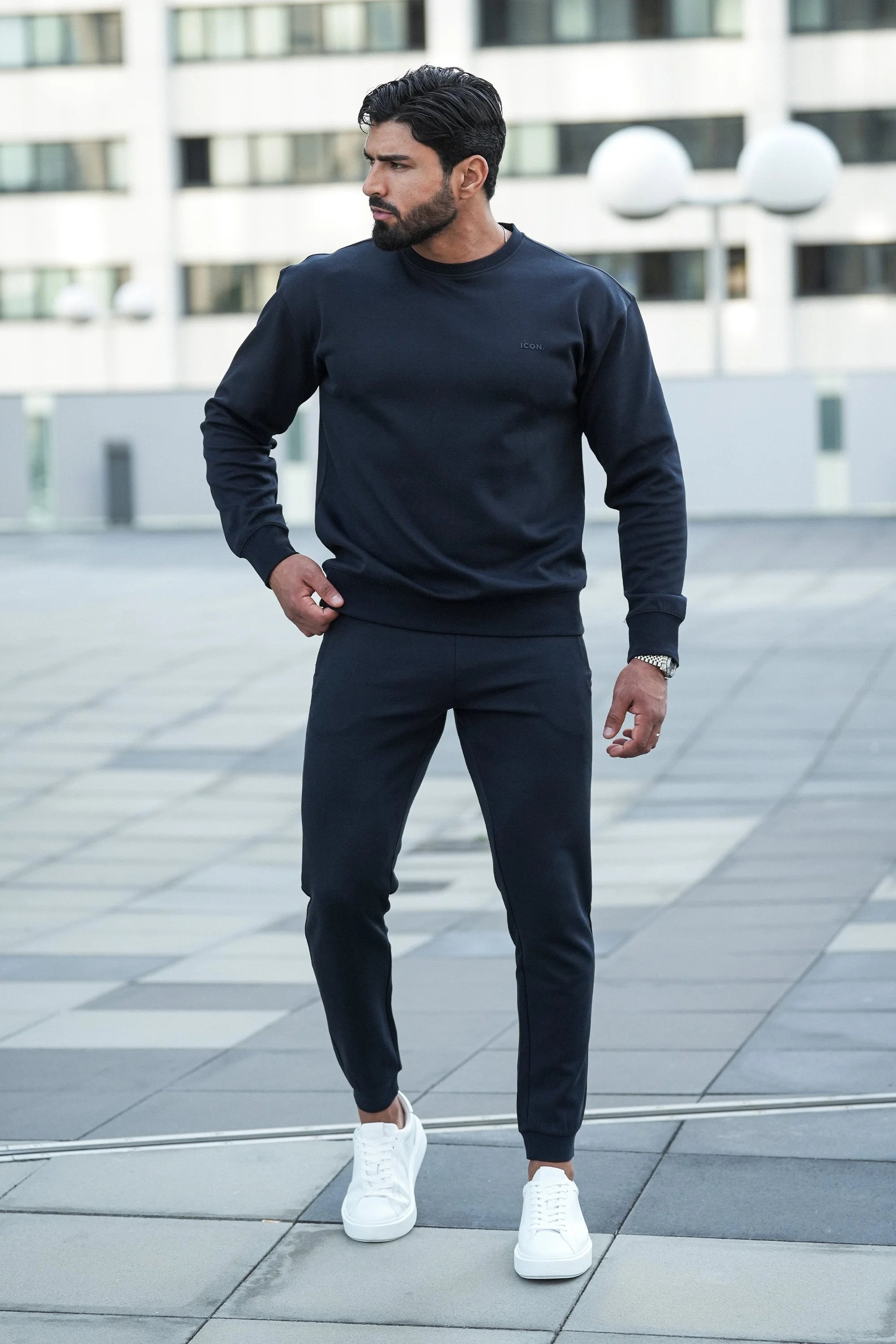 THE RELAXED CREWNECK SWEATER
