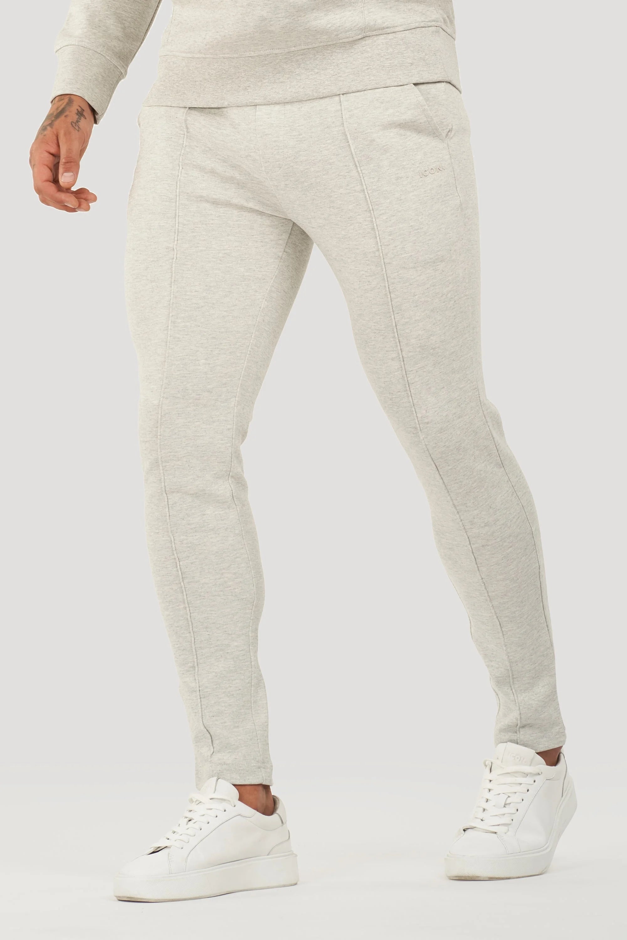 THE ATHLETIC JOGGER