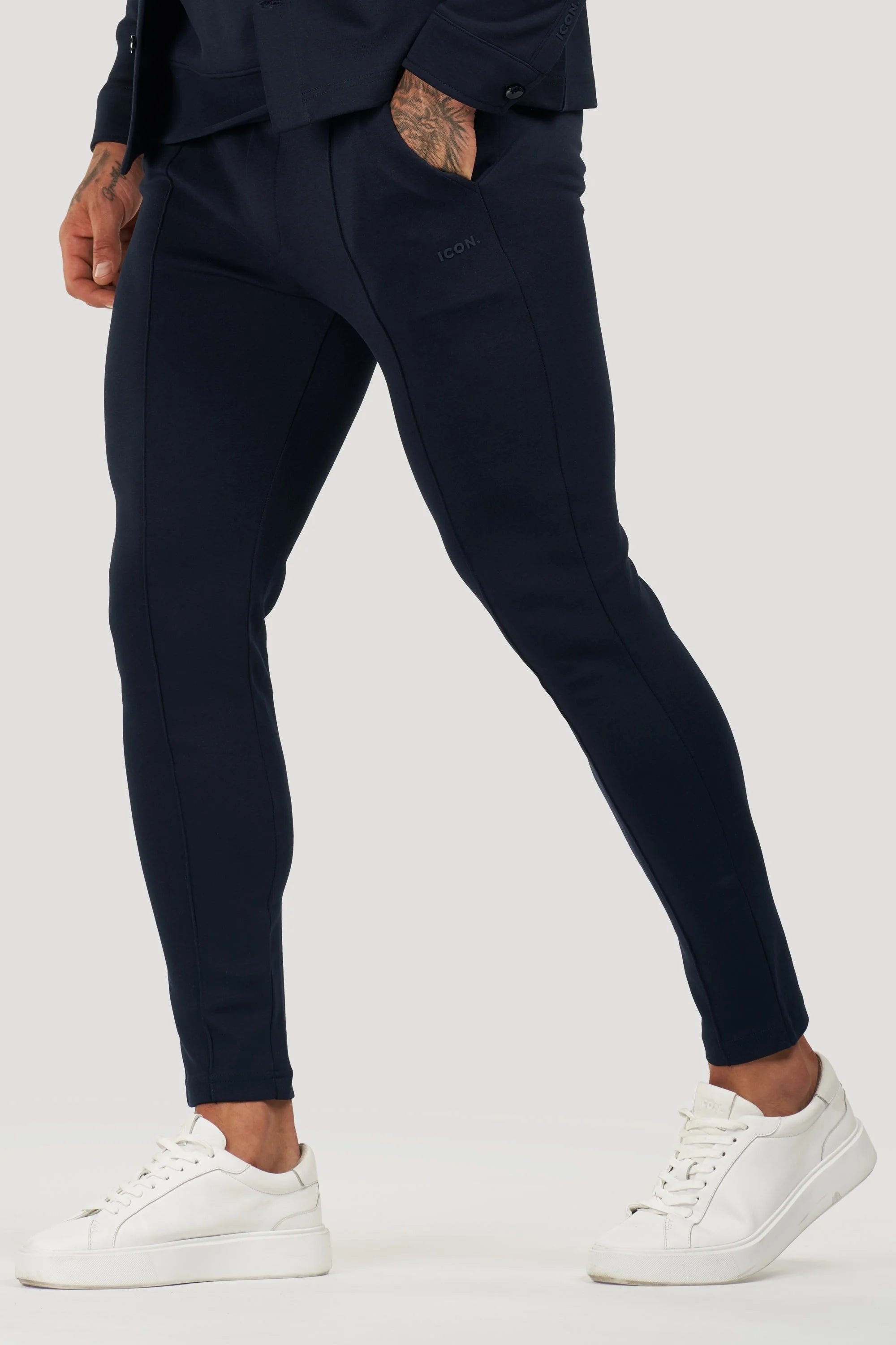 THE ATHLETIC JOGGER