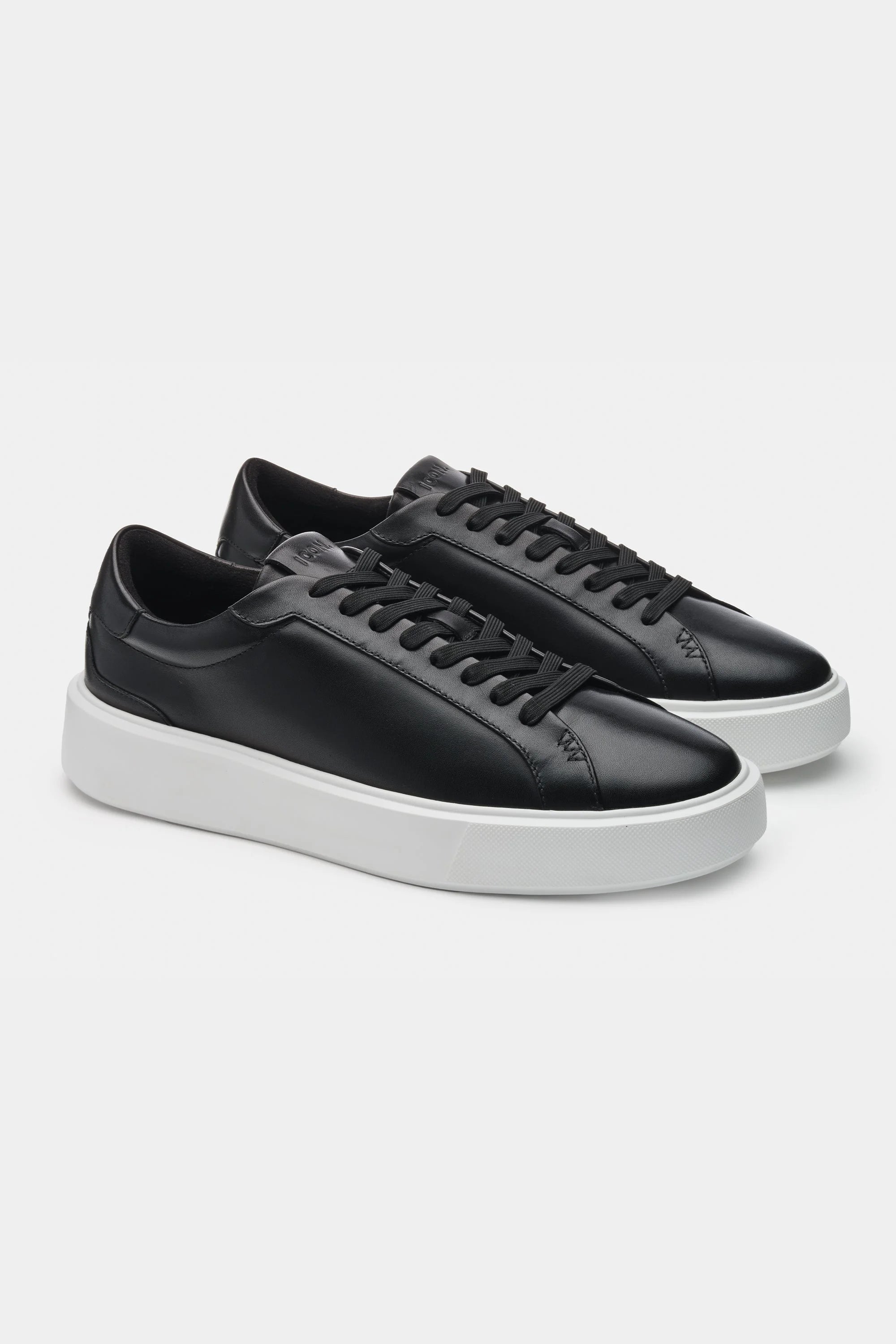 THE CLASSIC LEATHER TRAINER