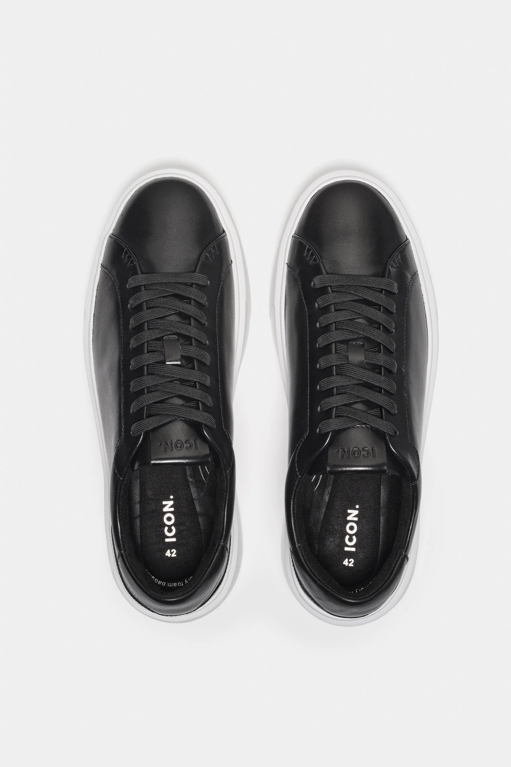 THE CLASSIC LEATHER TRAINER