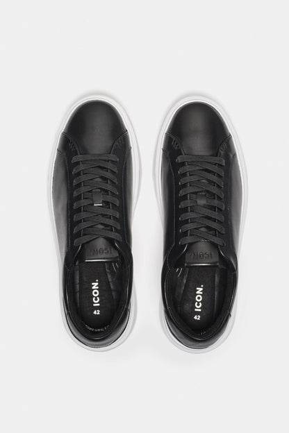 THE CLASSIC LEATHER TRAINER