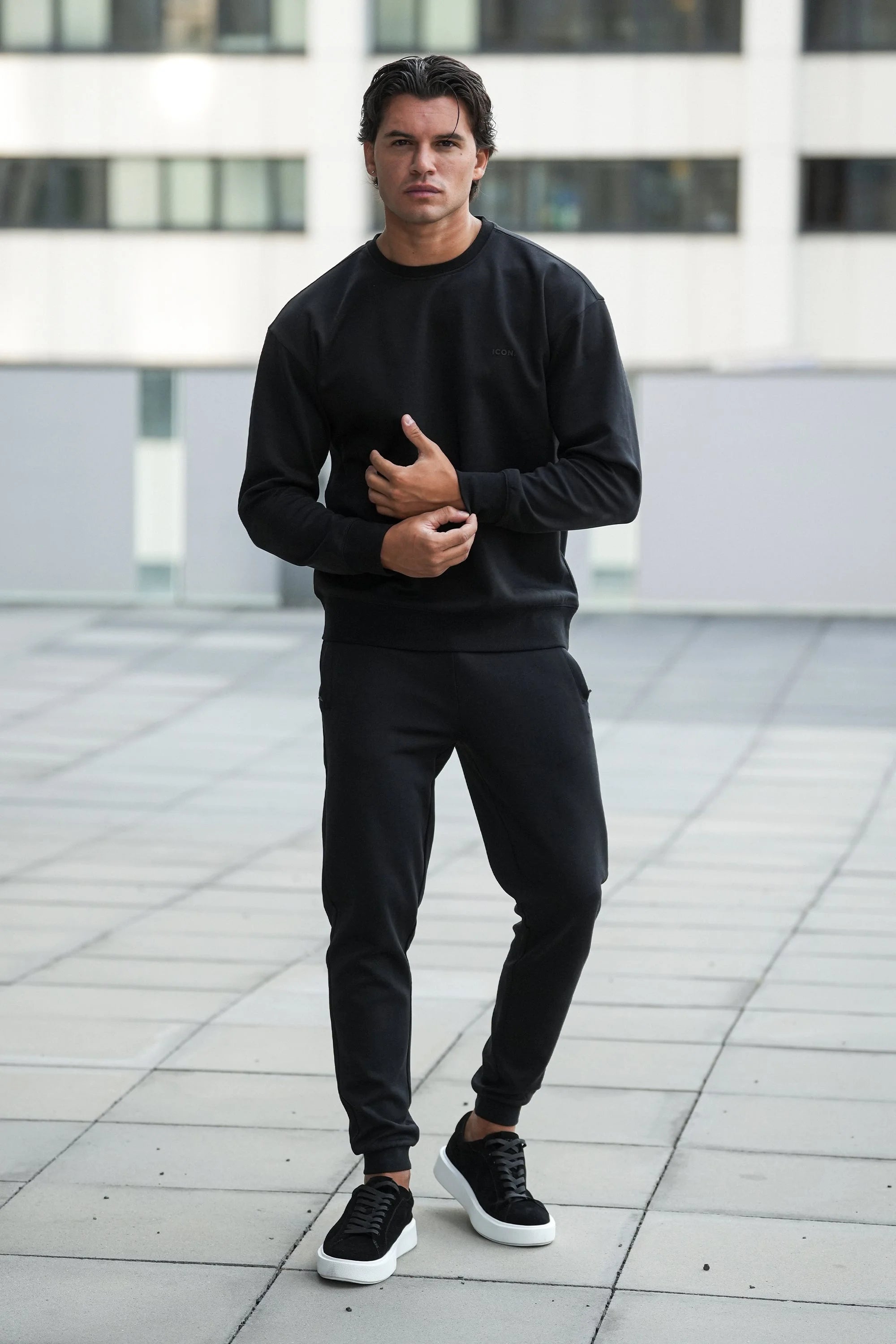 THE RELAXED CREWNECK SWEATER